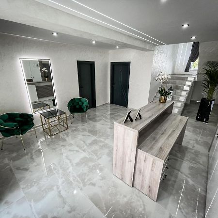 Apartmani Mila Laktaši エクステリア 写真