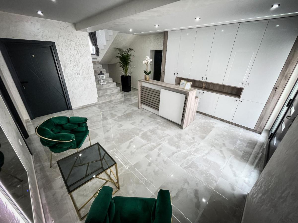 Apartmani Mila Laktaši エクステリア 写真