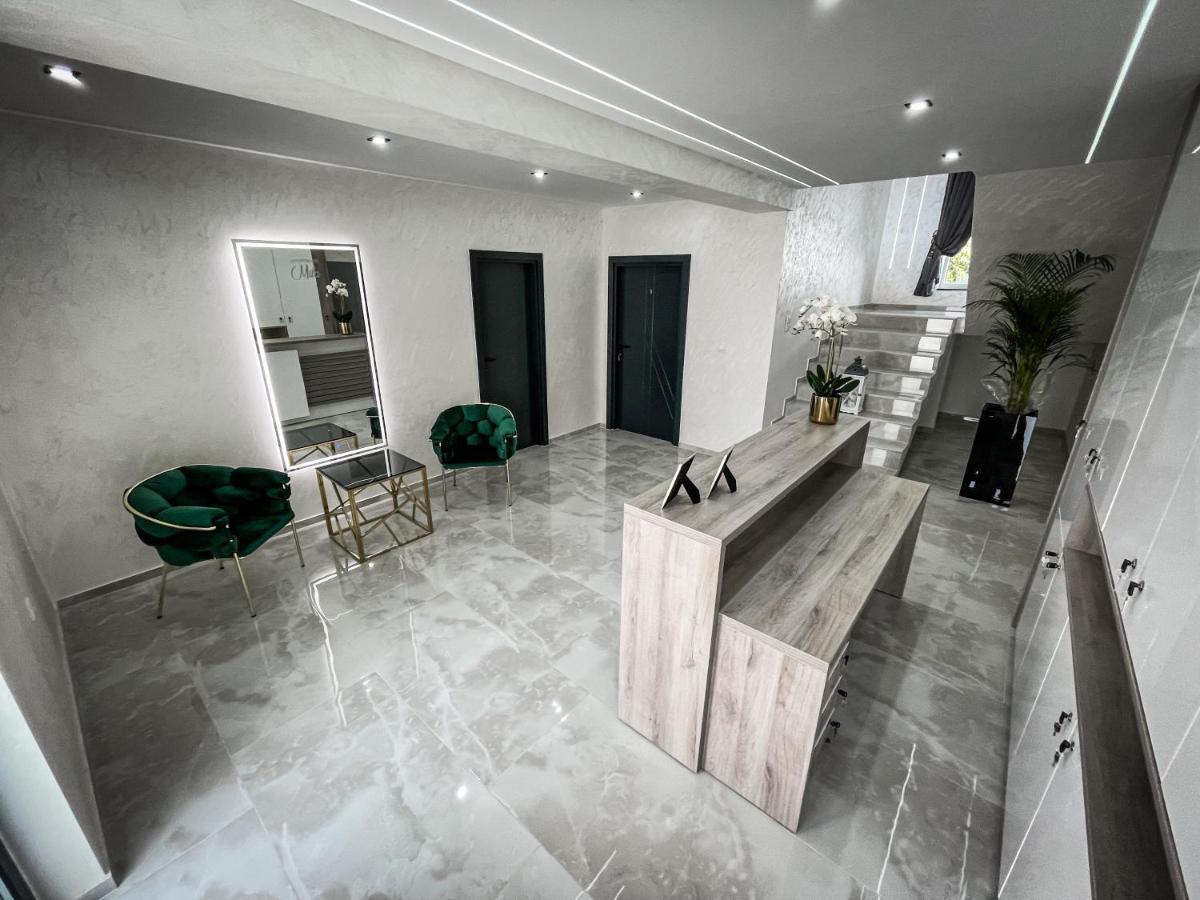 Apartmani Mila Laktaši エクステリア 写真