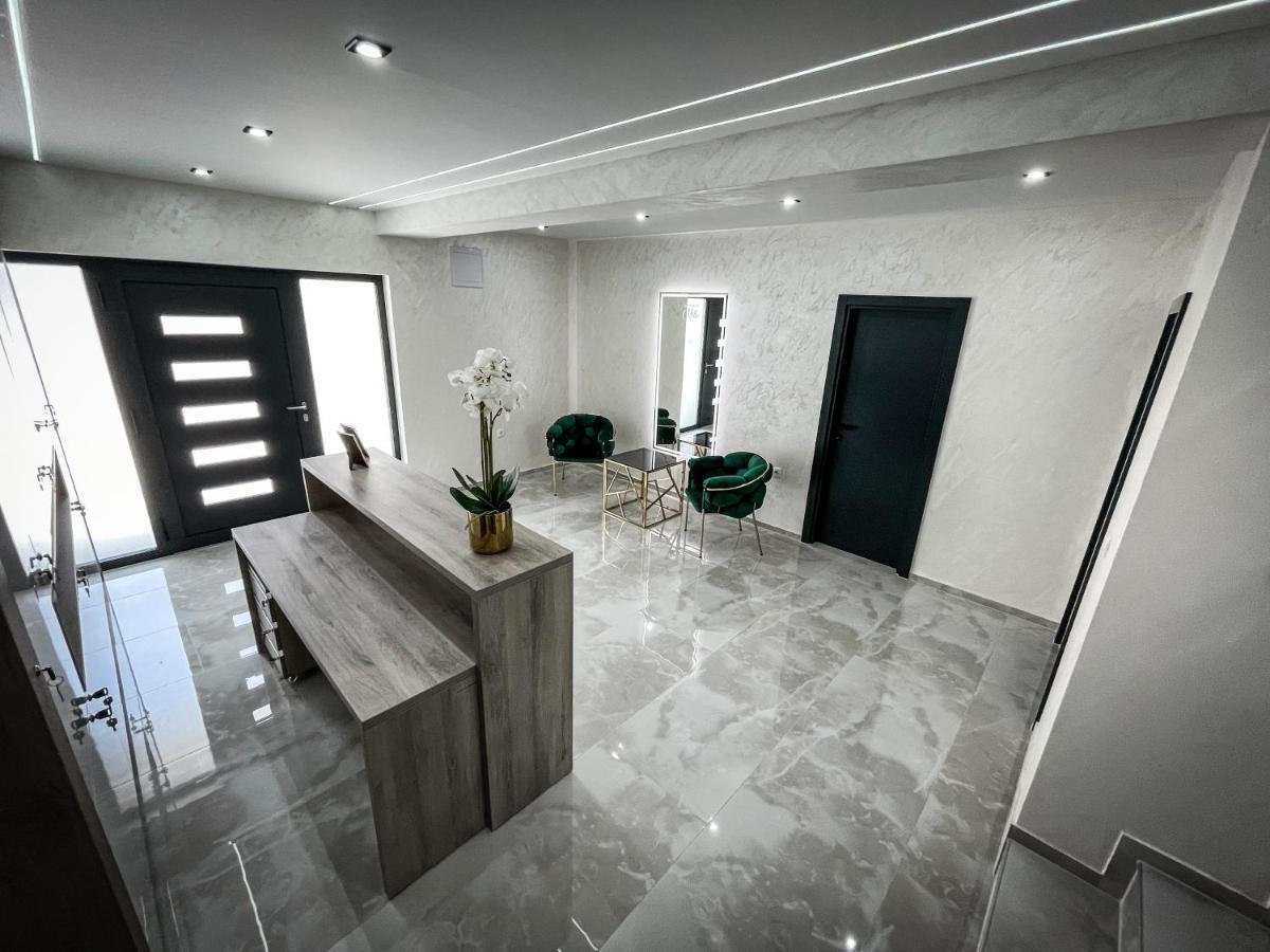 Apartmani Mila Laktaši エクステリア 写真