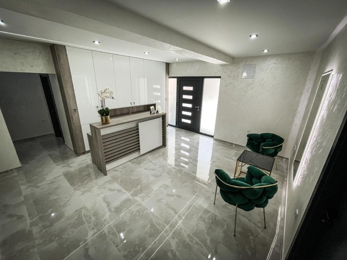 Apartmani Mila Laktaši エクステリア 写真
