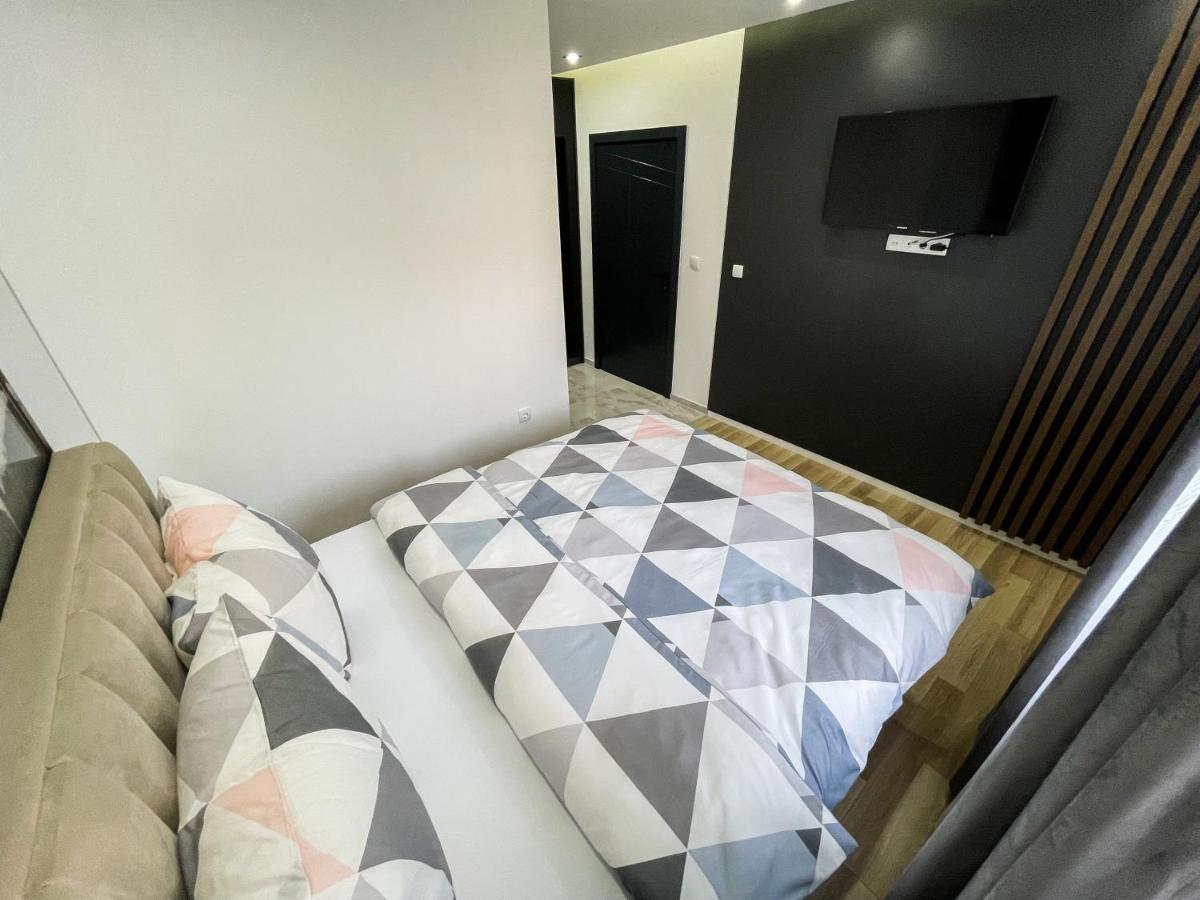 Apartmani Mila Laktaši エクステリア 写真