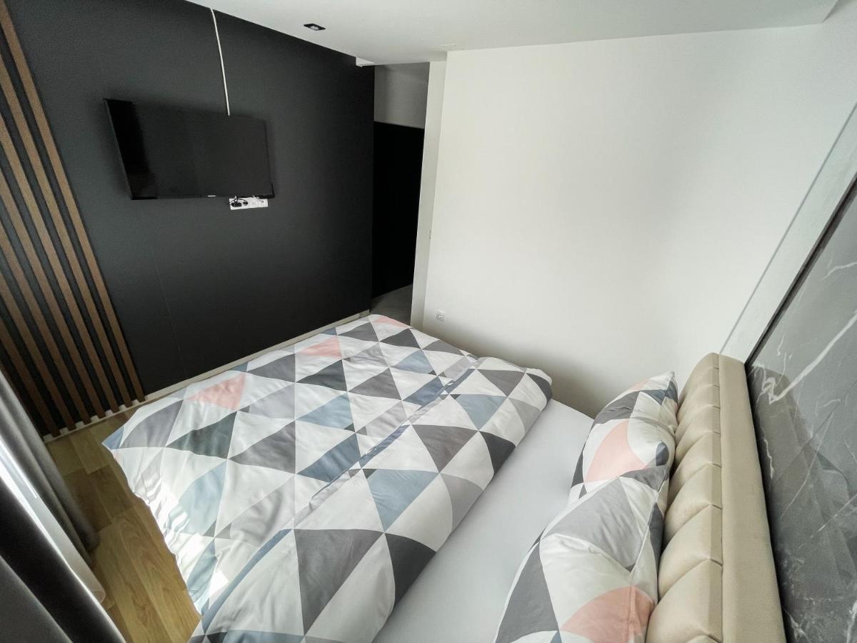 Apartmani Mila Laktaši エクステリア 写真