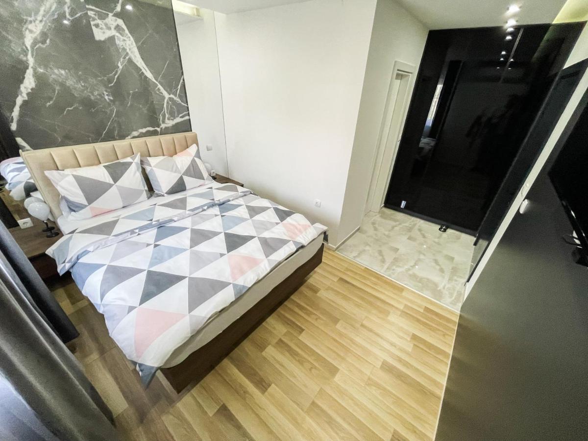 Apartmani Mila Laktaši エクステリア 写真