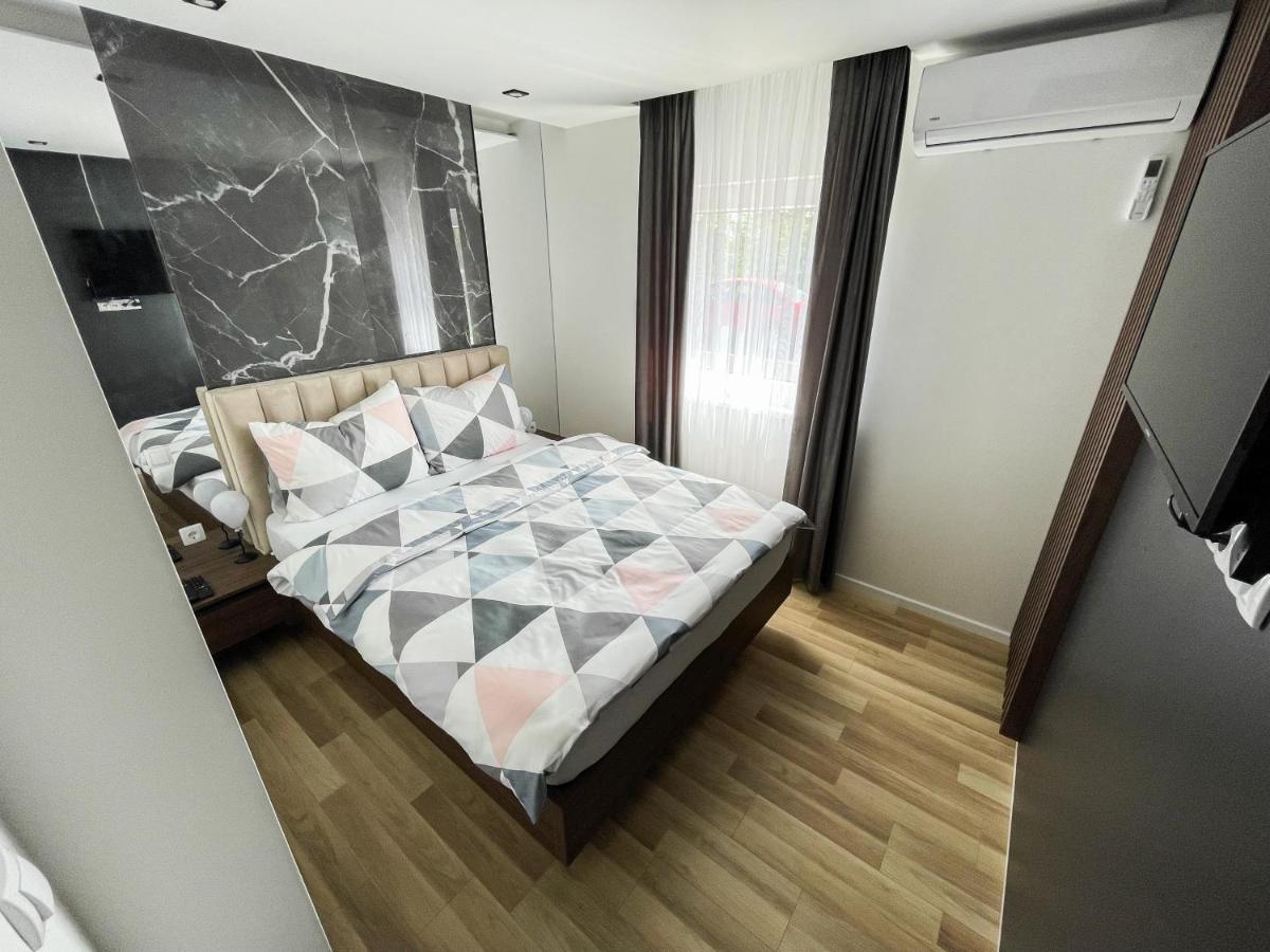 Apartmani Mila Laktaši エクステリア 写真