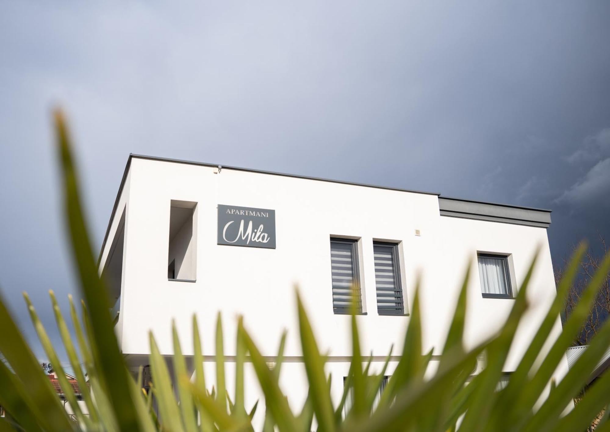 Apartmani Mila Laktaši エクステリア 写真