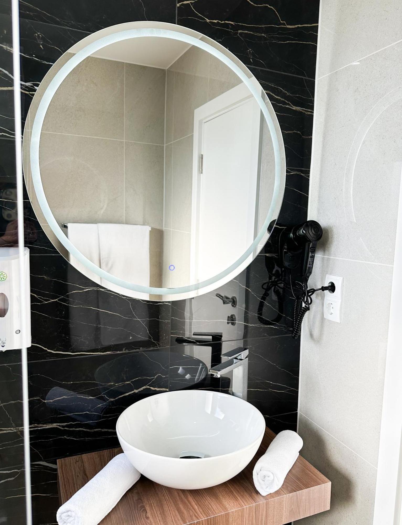 Apartmani Mila Laktaši エクステリア 写真