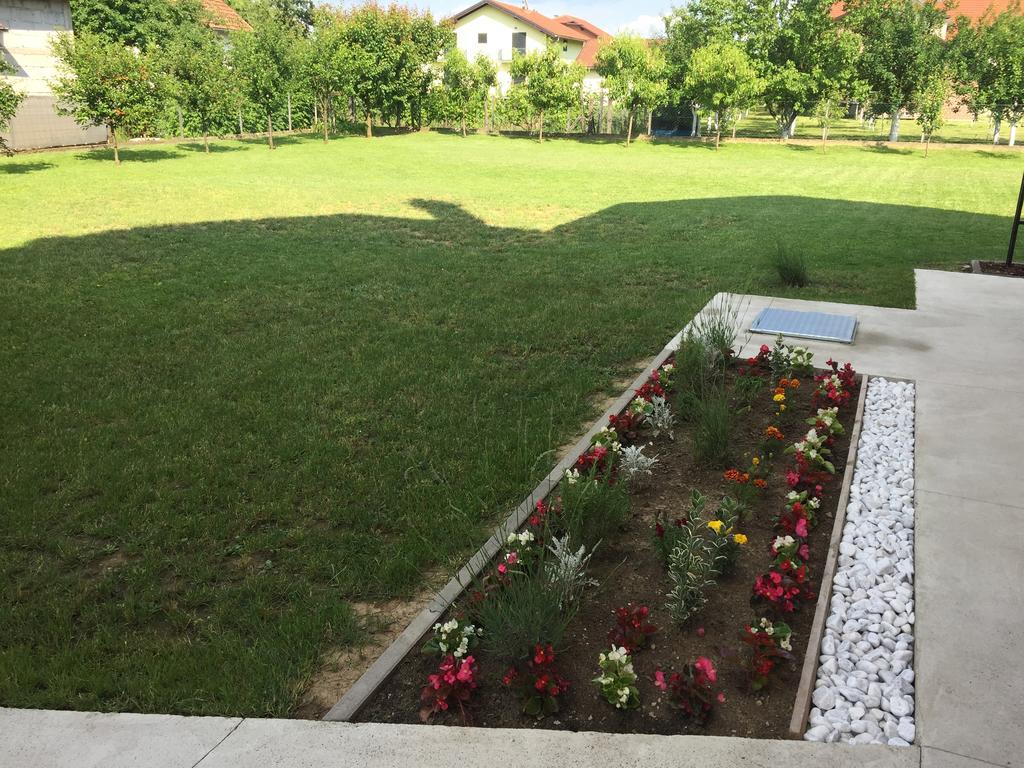 Apartmani Mila Laktaši エクステリア 写真