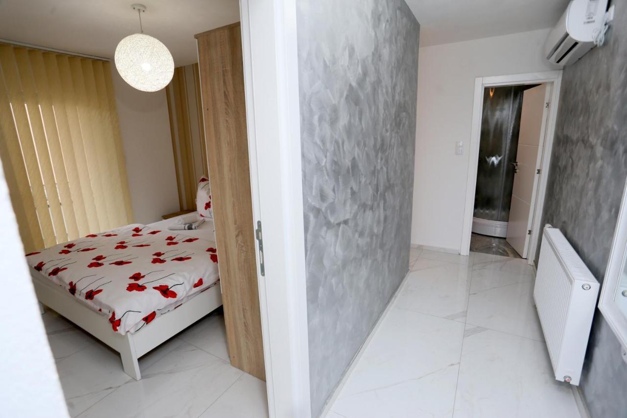 Apartmani Mila Laktaši エクステリア 写真
