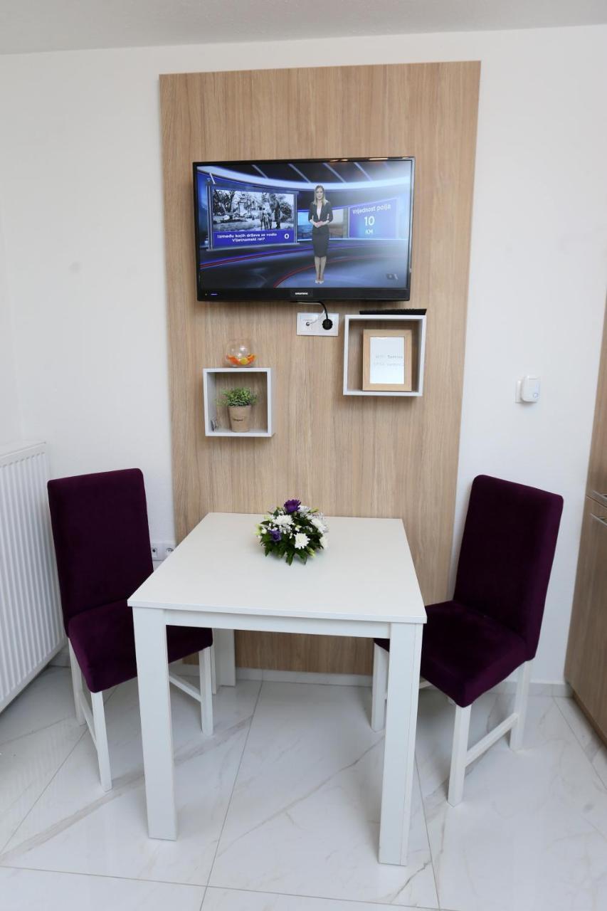 Apartmani Mila Laktaši エクステリア 写真