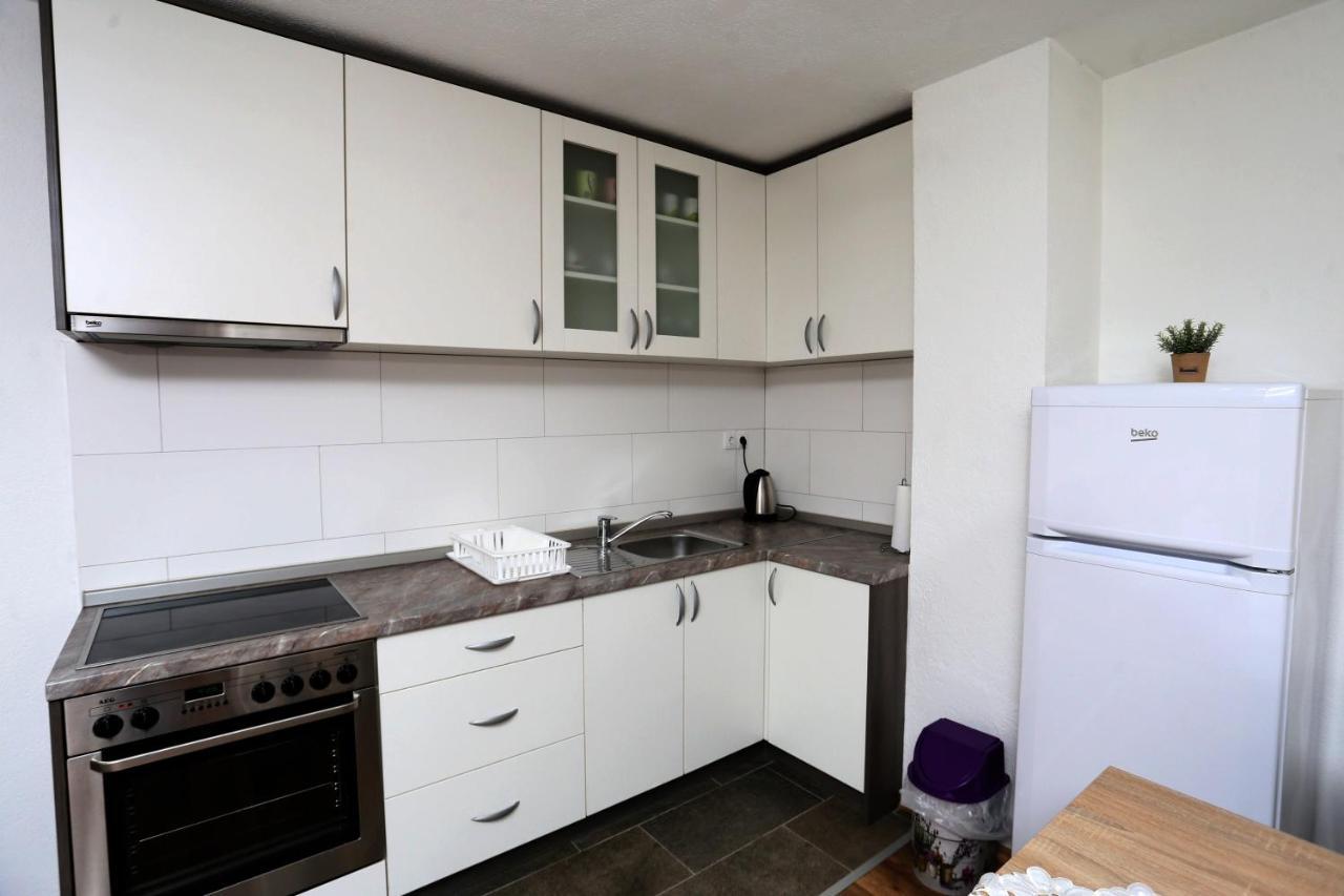 Apartmani Mila Laktaši エクステリア 写真