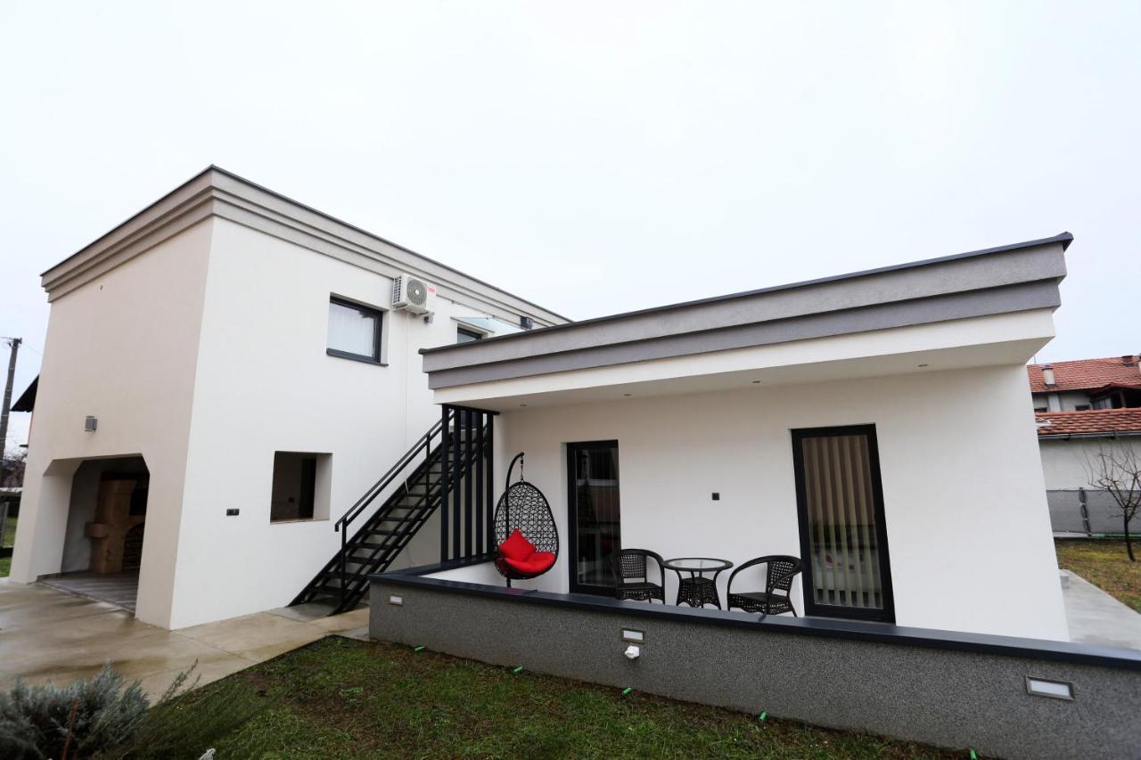 Apartmani Mila Laktaši エクステリア 写真