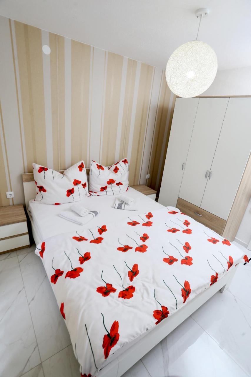 Apartmani Mila Laktaši エクステリア 写真