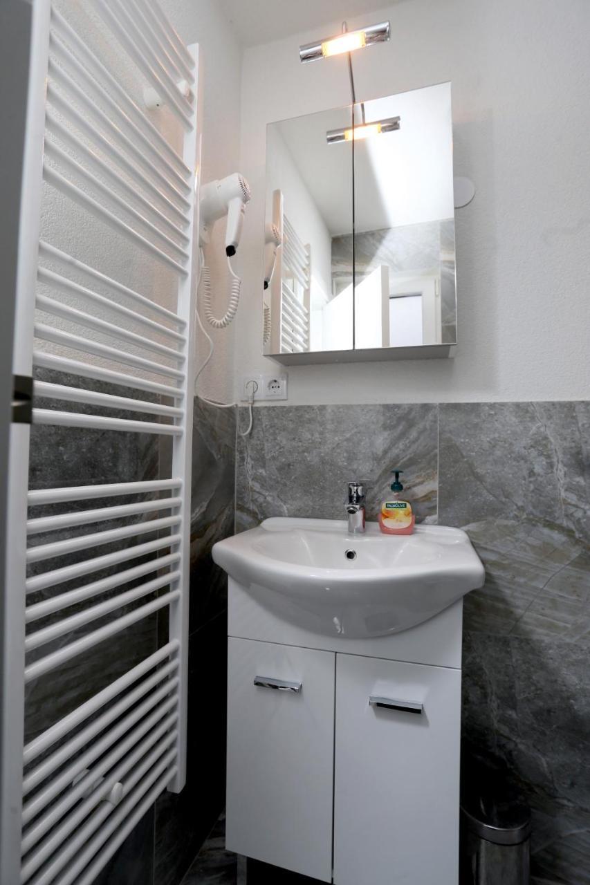 Apartmani Mila Laktaši エクステリア 写真