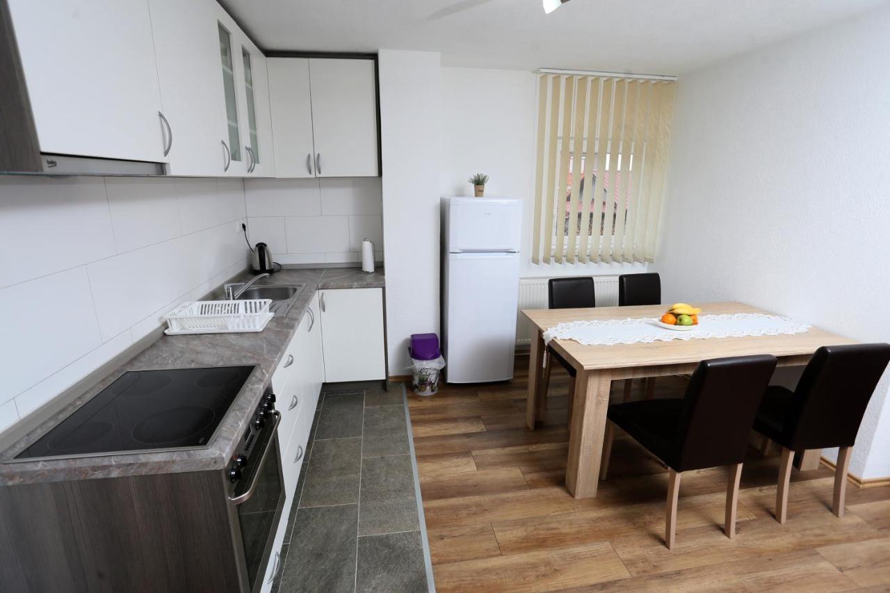 Apartmani Mila Laktaši エクステリア 写真