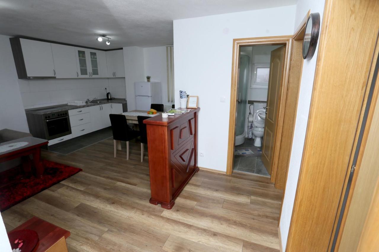 Apartmani Mila Laktaši エクステリア 写真