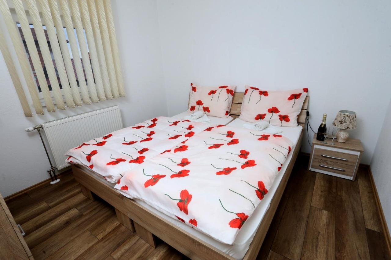 Apartmani Mila Laktaši エクステリア 写真