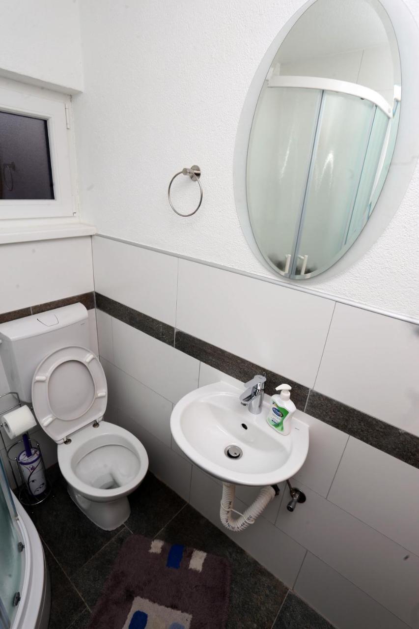 Apartmani Mila Laktaši エクステリア 写真
