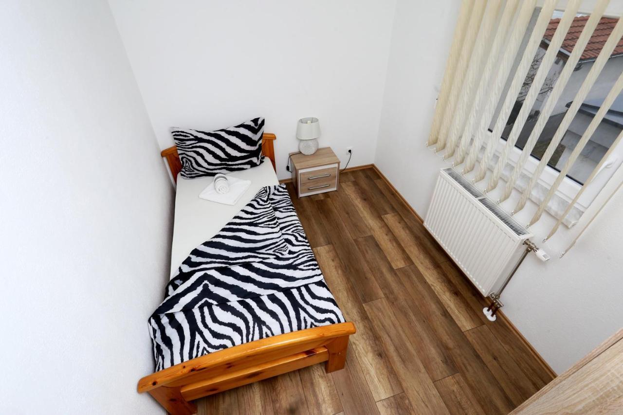 Apartmani Mila Laktaši エクステリア 写真